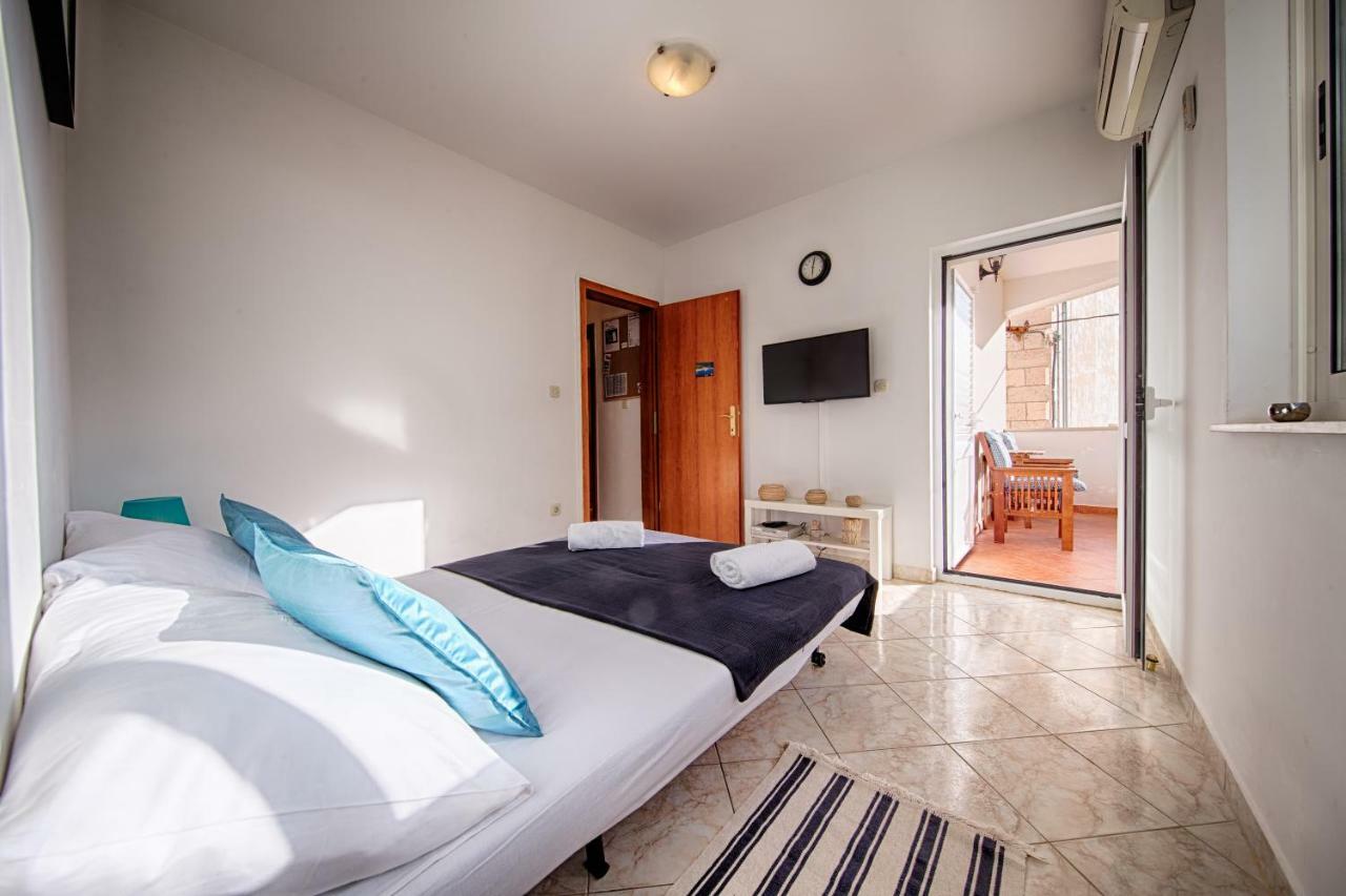 Apartments Marinkovic Komiža Buitenkant foto