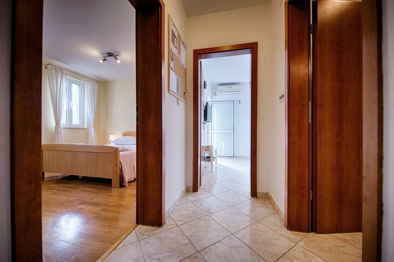 Apartments Marinkovic Komiža Buitenkant foto