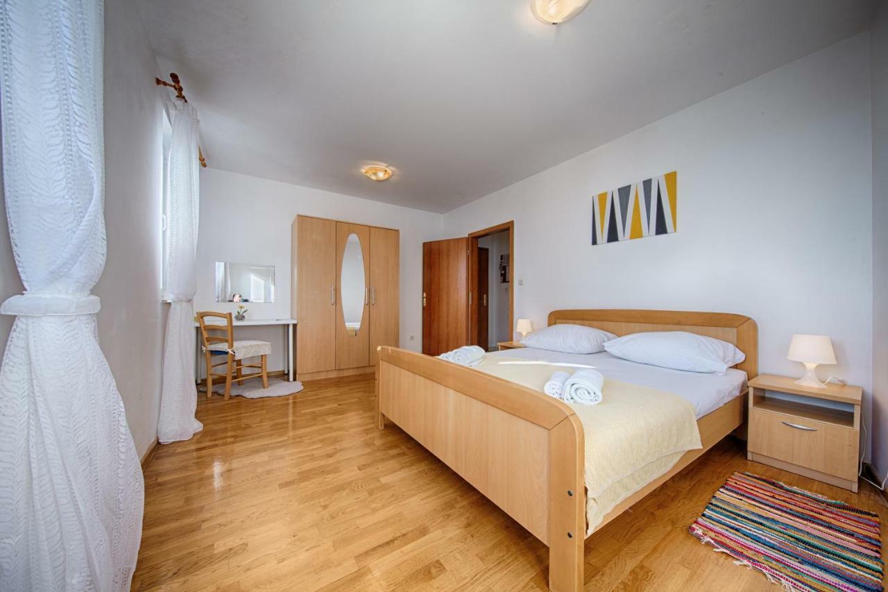 Apartments Marinkovic Komiža Buitenkant foto
